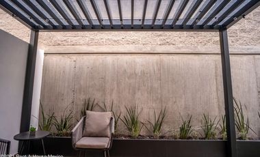 Casa en venta en El Nuevo Refugio, Querétaro.  Recámara en Planta Baja y Roof Garden