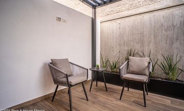 Casa en venta en El Nuevo Refugio, Querétaro.  Recámara en Planta Baja y Roof Garden