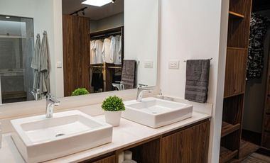 Casa en venta en El Nuevo Refugio, Querétaro.  Recámara en Planta Baja y Roof Garden