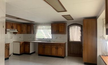 REnta casa Campo alegre  Monteserrin