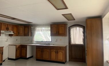 REnta casa Campo alegre  Monteserrin