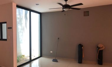 VILLA TIPO TOWN HOUSE DENTRO DE  PRIVADA,  EN VENTA, CON EXCELENTE UBICACIÓN.
