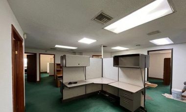 SE RENTAN OFICINAS EN EL EDIFICIO MAYAB
