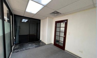 SE RENTAN OFICINAS EN EL EDIFICIO MAYAB