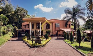 SE VENDE LUJOSA CASA CAMPESTRE EN CERRITOS PEREIRA