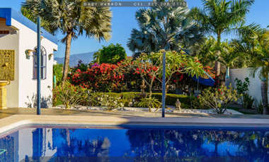 Casa Única con Alberca y Jardín a Pasos de la Playa en Guayabitos