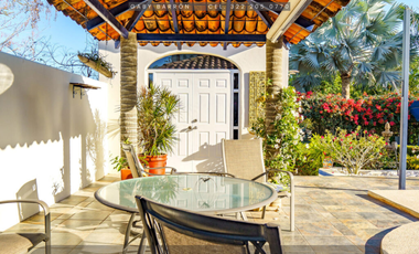 Casa Única con Alberca y Jardín a Pasos de la Playa en Guayabitos