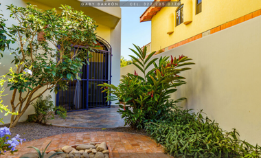 Casa Única con Alberca y Jardín a Pasos de la Playa en Guayabitos