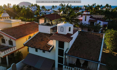 Casa Única con Alberca y Jardín a Pasos de la Playa en Guayabitos