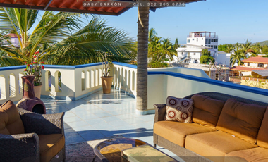Casa Única con Alberca y Jardín a Pasos de la Playa en Guayabitos
