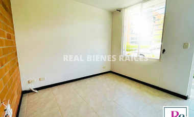 VENDO CASA MEDIANERA EN UNIDAD ABIERTA EN LA CEJA, ANTIOQUIA