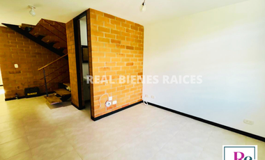 VENDO CASA MEDIANERA EN UNIDAD ABIERTA EN LA CEJA, ANTIOQUIA