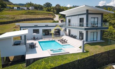 se vende lujosa casa en santagueda cerca a manizales