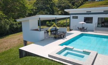 se vende lujosa casa en santagueda cerca a manizales