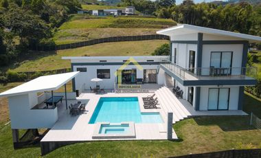 se vende lujosa casa en santagueda cerca a manizales