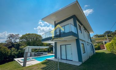 se vende lujosa casa en santagueda cerca a manizales