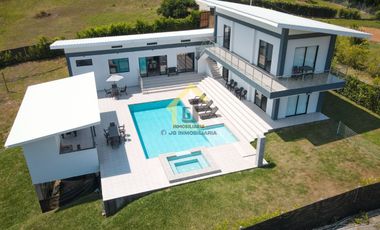 se vende lujosa casa en santagueda cerca a manizales
