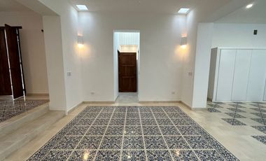 CASA REMODELADA EN BARRIO LA ERMITA