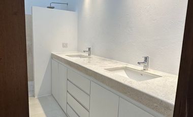 CASA REMODELADA EN BARRIO LA ERMITA