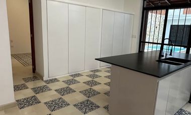CASA REMODELADA EN BARRIO LA ERMITA