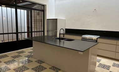 CASA REMODELADA EN BARRIO LA ERMITA