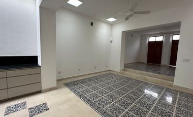 CASA REMODELADA EN BARRIO LA ERMITA
