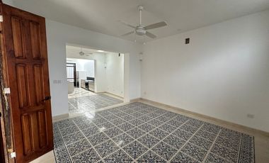 CASA REMODELADA EN BARRIO LA ERMITA