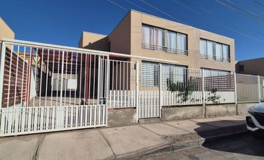 SE VENDE HERMOSA CASA EN CONDOMINIO