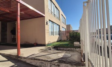 SE VENDE HERMOSA CASA EN CONDOMINIO