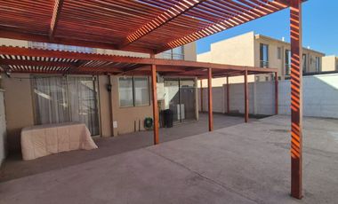 SE VENDE HERMOSA CASA EN CONDOMINIO