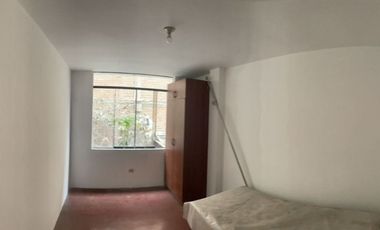VENDO CASA MUY BIEN UBICADA DE 7 DORMITORIOS