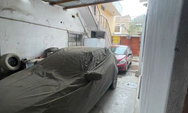 VENDO CASA MUY BIEN UBICADA DE 7 DORMITORIOS