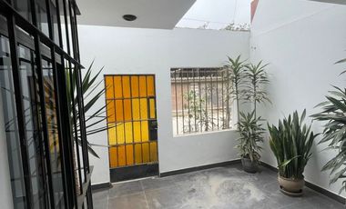 VENDO CASA MUY BIEN UBICADA DE 7 DORMITORIOS