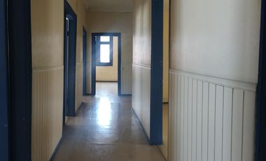 Piso 3 completo con 8 salas y 3 amplios baños.