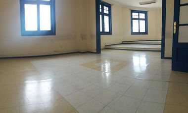 Piso 3 completo con 8 salas y 3 amplios baños.