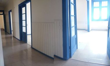 Piso 3 completo con 8 salas y 3 amplios baños.