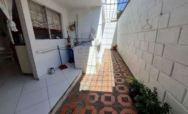 VENDO CASA EN SANTA MONICA MEDELLIN