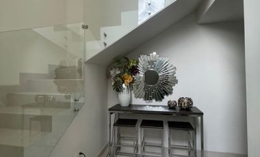 PRECIOSA CASA AMUEBLADA EN CORSICA RESIDENCIAL