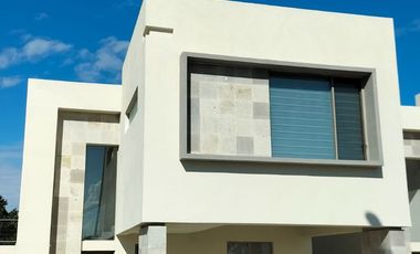 PRECIOSA CASA AMUEBLADA EN CORSICA RESIDENCIAL
