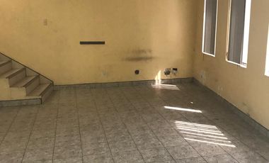 VENDO CASA CON LICENCIA COMERCIAL EN AV PASEO DE LA REPUBLICA