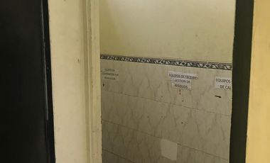 VENDO CASA CON LICENCIA COMERCIAL EN AV PASEO DE LA REPUBLICA