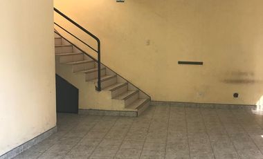 VENDO CASA CON LICENCIA COMERCIAL EN AV PASEO DE LA REPUBLICA