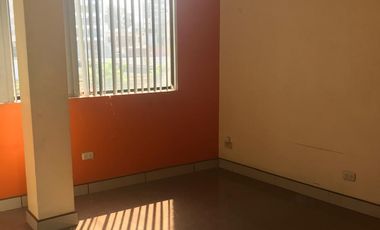VENDO CASA CON LICENCIA COMERCIAL EN AV PASEO DE LA REPUBLICA