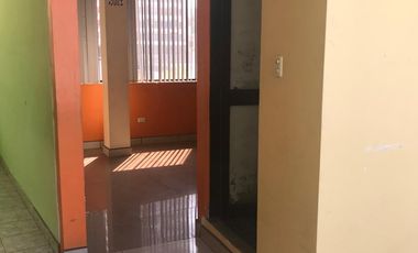 VENDO CASA CON LICENCIA COMERCIAL EN AV PASEO DE LA REPUBLICA