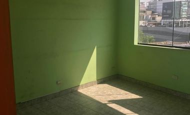 VENDO CASA CON LICENCIA COMERCIAL EN AV PASEO DE LA REPUBLICA