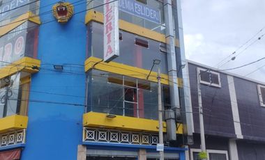 SE VENDE EDIFICIO DE 5 PISOS AL FRENTE DEL RIO HUALLAGA AL COSTADO DEL TOTTUS A.T. 290 M2 SUPER COMERCIAL Y CON LOS 5 PISOS CON RENTA MENSUAL.