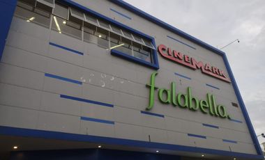SE VENDE EDIFICIO DE 5 PISOS AL FRENTE DEL RIO HUALLAGA AL COSTADO DEL TOTTUS A.T. 290 M2 SUPER COMERCIAL Y CON LOS 5 PISOS CON RENTA MENSUAL.