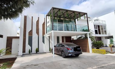 Casa en Renta en Lomas de Angelópolis II, cerca de Sonata