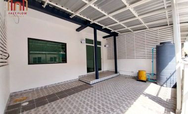 For sale!! Townhouse, Baan Worarak, Rangsit, Khlong 3, newly renovated house, near the village entrance and exit, extended garage, built-in kitchen, n