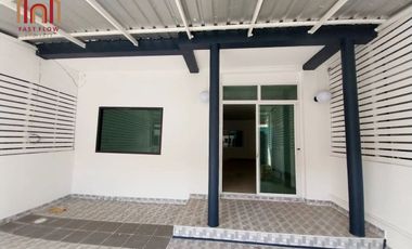 For sale!! Townhouse, Baan Worarak, Rangsit, Khlong 3, newly renovated house, near the village entrance and exit, extended garage, built-in kitchen, n